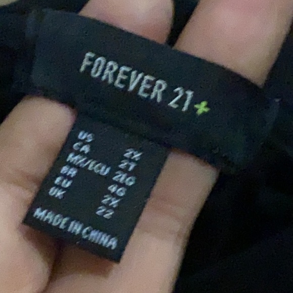 A black tee - Picture 2 of 3